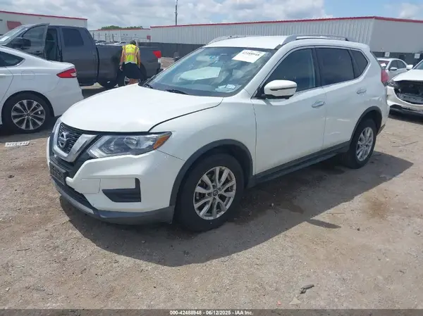 KNMAT2MV4HP546185 2017 NISSAN ROGUE - Image 2