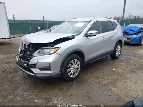 KNMAT2MV4HP552715 2017 NISSAN ROGUE - Image 2