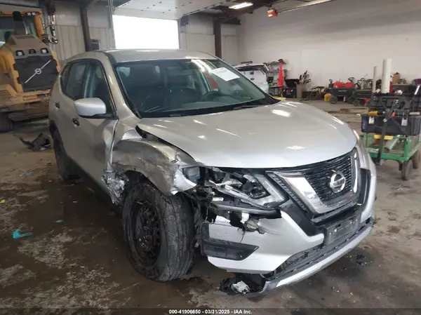 KNMAT2MV4HP558711 2017 NISSAN ROGUE - Image 1