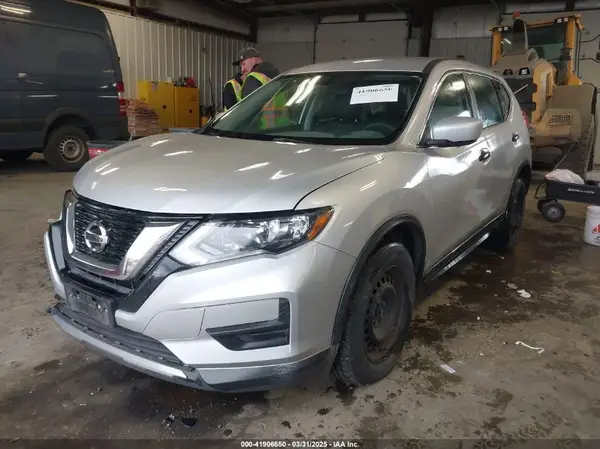 KNMAT2MV4HP558711 2017 NISSAN ROGUE - Image 2