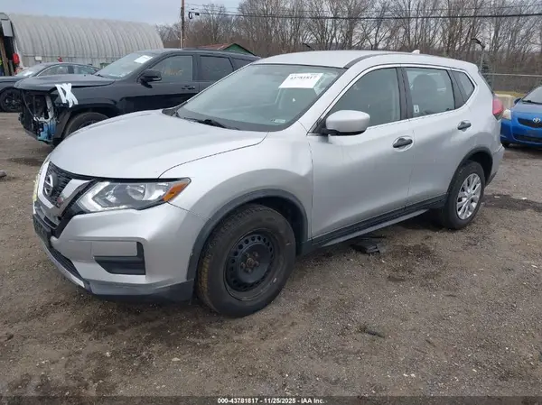 KNMAT2MV4HP561379 2017 NISSAN ROGUE - Image 2