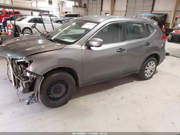 KNMAT2MV4HP575167 2017 NISSAN ROGUE - Image 2