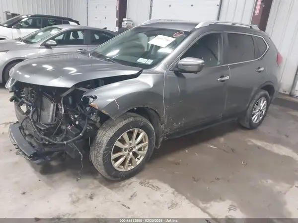KNMAT2MV4HP581213 2017 NISSAN ROGUE - Image 2