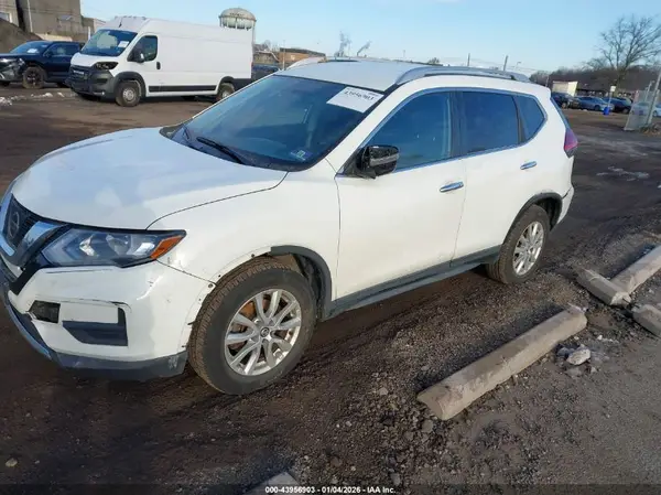 KNMAT2MV4HP581714 2017 NISSAN ROGUE - Image 2