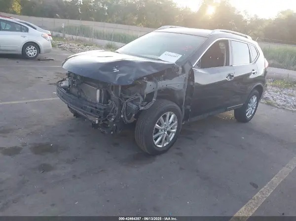 KNMAT2MV4HP583222 2017 NISSAN ROGUE - Image 2
