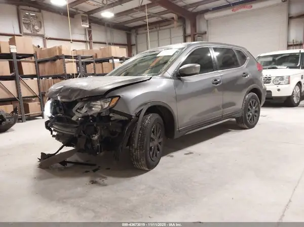 KNMAT2MV4HP594186 2017 NISSAN ROGUE - Image 2