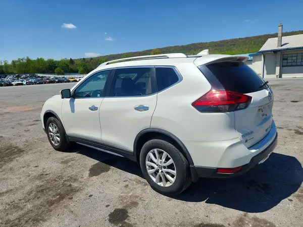 KNMAT2MV4HP596147 2017 NISSAN ROGUE - Image 2