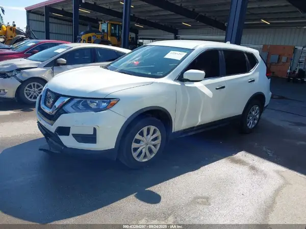KNMAT2MV4HP600133 2017 NISSAN ROGUE - Image 2