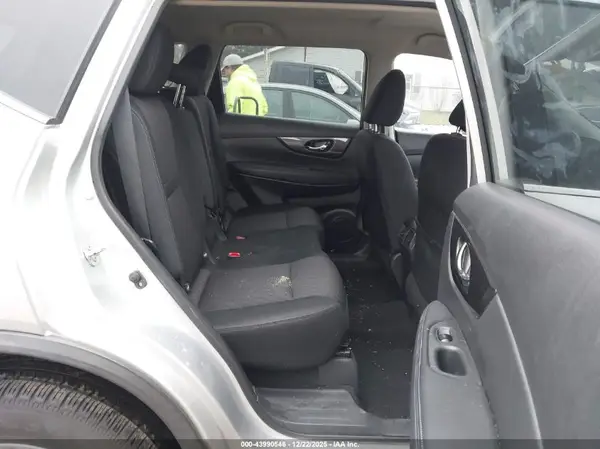 KNMAT2MV4HP604618 2017 NISSAN ROGUE - Image 8