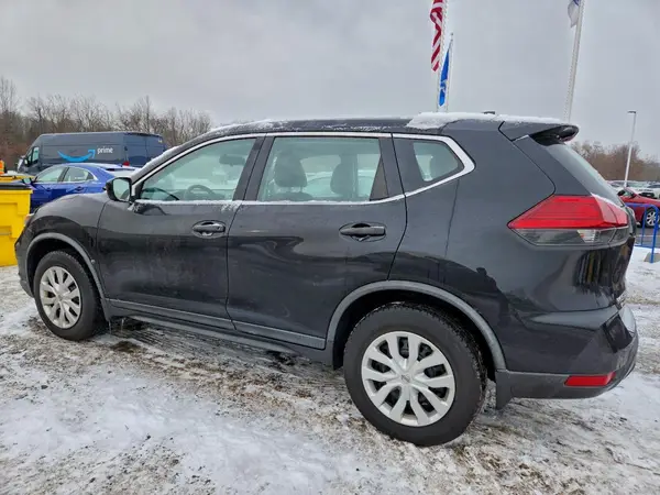 KNMAT2MV4HP608491 2017 NISSAN ROGUE - Image 2