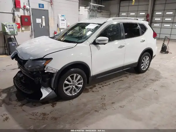 KNMAT2MV4HP615103 2017 NISSAN ROGUE - Image 2