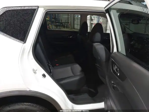 KNMAT2MV4HP615103 2017 NISSAN ROGUE - Image 8