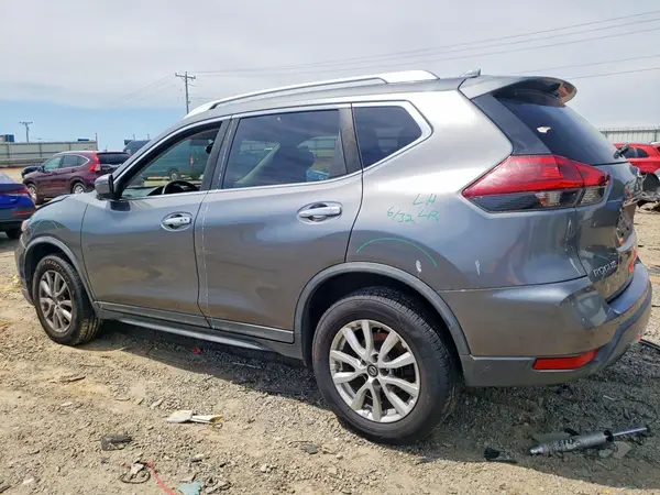 KNMAT2MV4JP506727 2018 NISSAN ROGUE - Image 2