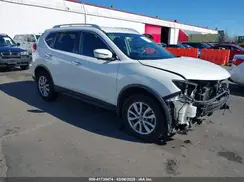 KNMAT2MV4JP517582 2018 NISSAN ROGUE