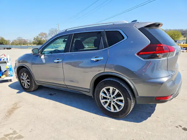 KNMAT2MV4JP519154 2018 NISSAN ROGUE - Image 2