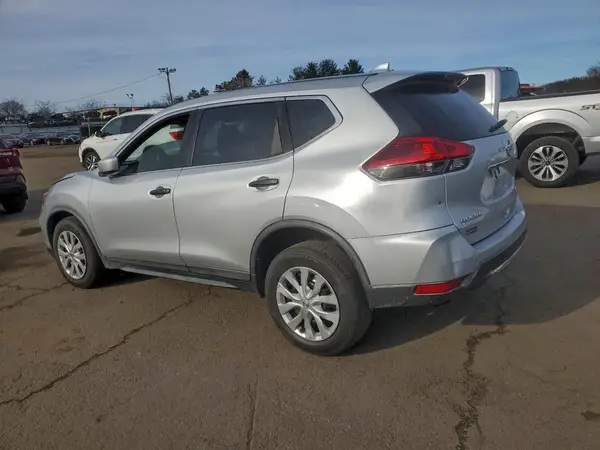 KNMAT2MV4JP520711 2018 NISSAN ROGUE - Image 2