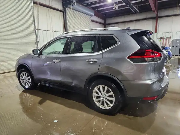 KNMAT2MV4JP532115 2018 NISSAN ROGUE - Image 2