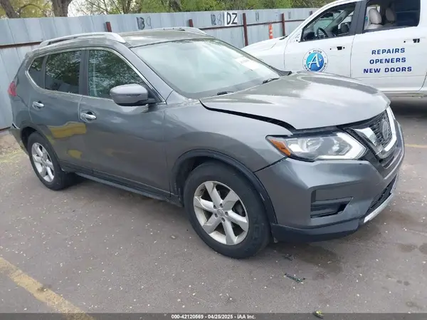 KNMAT2MV4JP542210 2018 NISSAN ROGUE - Image 1