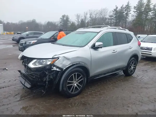 KNMAT2MV4JP543888 2018 NISSAN ROGUE - Image 2