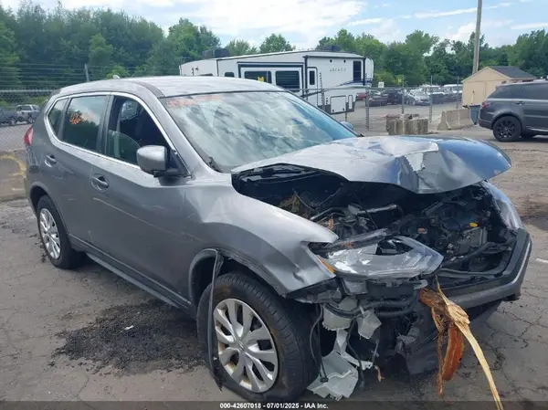 KNMAT2MV4JP555975 2018 NISSAN ROGUE - Image 1