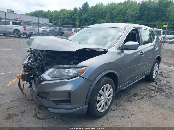 KNMAT2MV4JP555975 2018 NISSAN ROGUE - Image 2