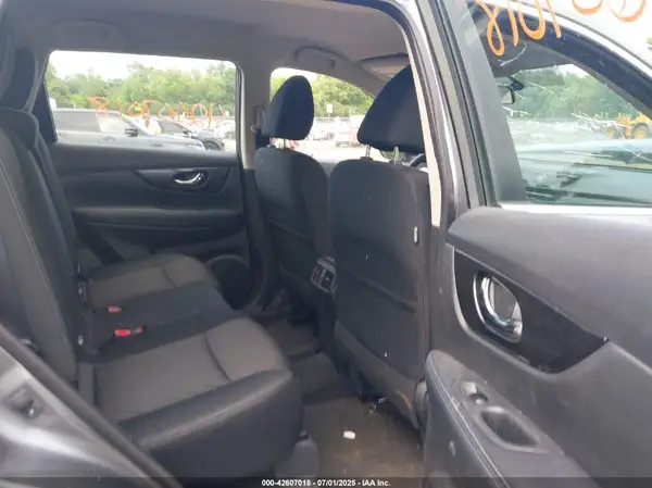 KNMAT2MV4JP555975 2018 NISSAN ROGUE - Image 8