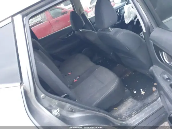 KNMAT2MV4JP557015 2018 NISSAN ROGUE - Image 8