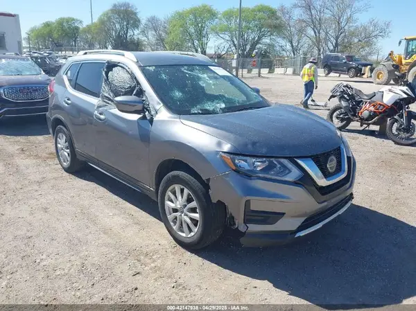 KNMAT2MV4JP560805 2018 NISSAN ROGUE - Image 1