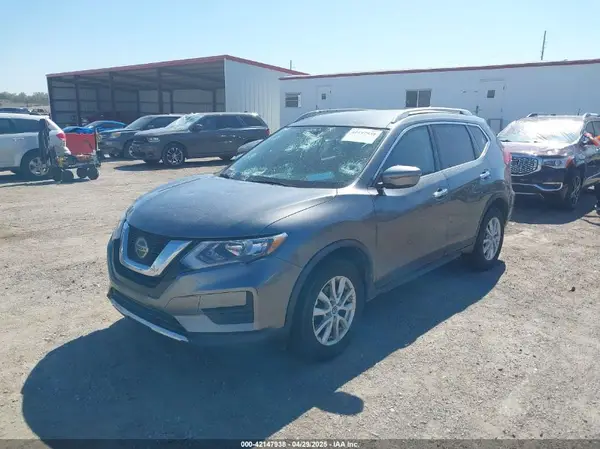 KNMAT2MV4JP560805 2018 NISSAN ROGUE - Image 2