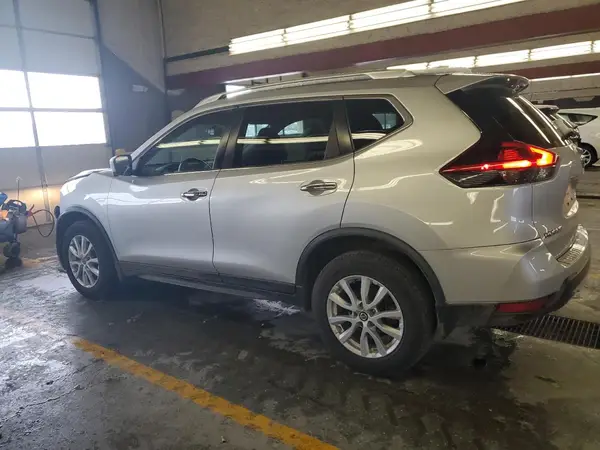 KNMAT2MV4JP567902 2018 NISSAN ROGUE - Image 2