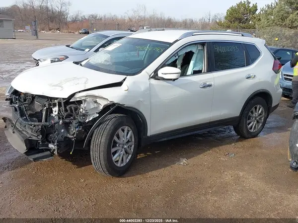 KNMAT2MV4JP568399 2018 NISSAN ROGUE - Image 2