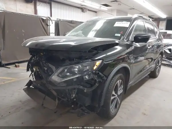 KNMAT2MV4JP572758 2018 NISSAN ROGUE - Image 2