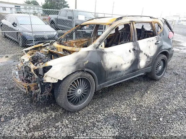 KNMAT2MV4JP575160 2018 NISSAN ROGUE - Image 2