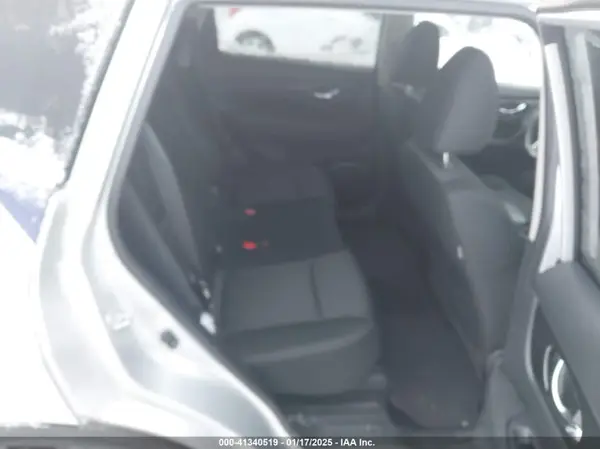 KNMAT2MV4JP575577 2018 NISSAN ROGUE - Image 8