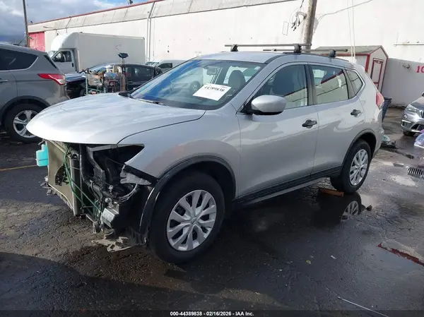 KNMAT2MV4JP585090 2018 NISSAN ROGUE - Image 2