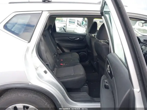 KNMAT2MV4JP585090 2018 NISSAN ROGUE - Image 8