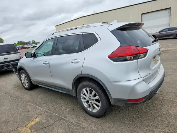 KNMAT2MV4JP585297 2018 NISSAN ROGUE - Image 2
