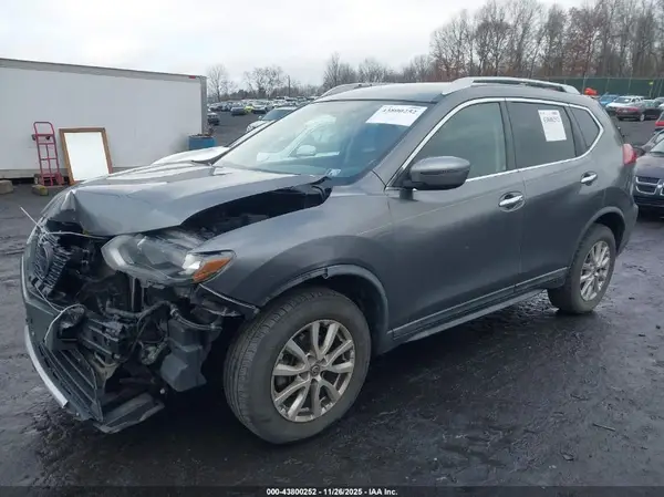 KNMAT2MV4JP590080 2018 NISSAN ROGUE - Image 2