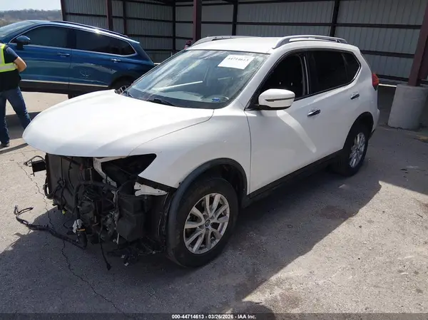 KNMAT2MV4JP592136 2018 NISSAN ROGUE - Image 2