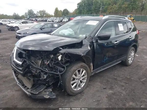 KNMAT2MV4JP593366 2018 NISSAN ROGUE - Image 2