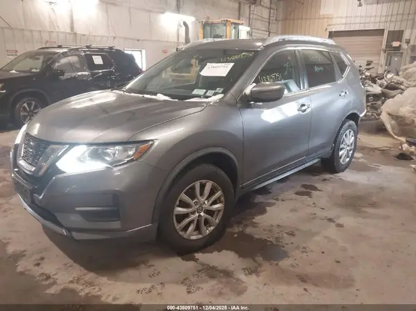 KNMAT2MV4JP597479 2018 NISSAN ROGUE - Image 2