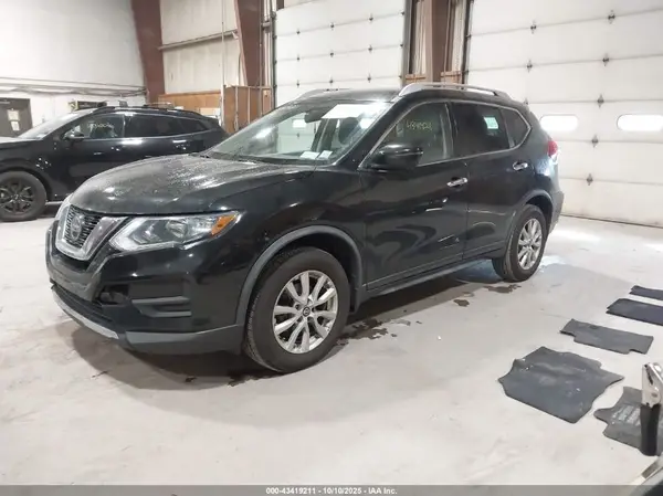 KNMAT2MV4JP600686 2018 NISSAN ROGUE - Image 2
