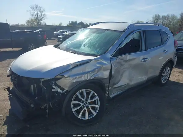 KNMAT2MV4JP604513 2018 NISSAN ROGUE - Image 2