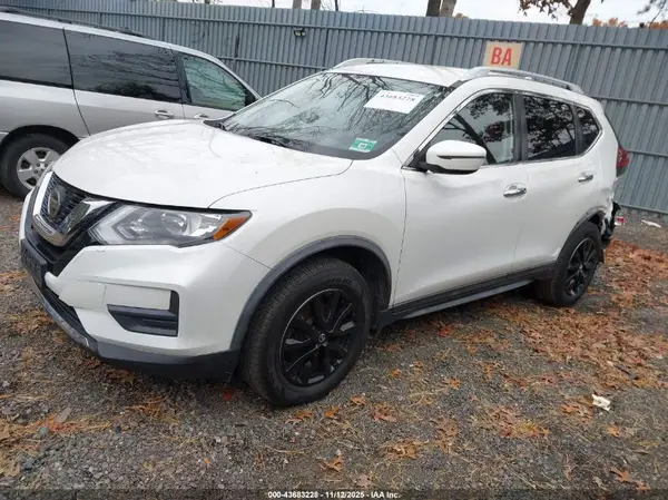 KNMAT2MV4JP609632 2018 NISSAN ROGUE - Image 2