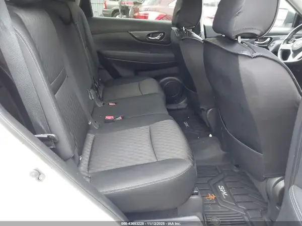 KNMAT2MV4JP609632 2018 NISSAN ROGUE - Image 8