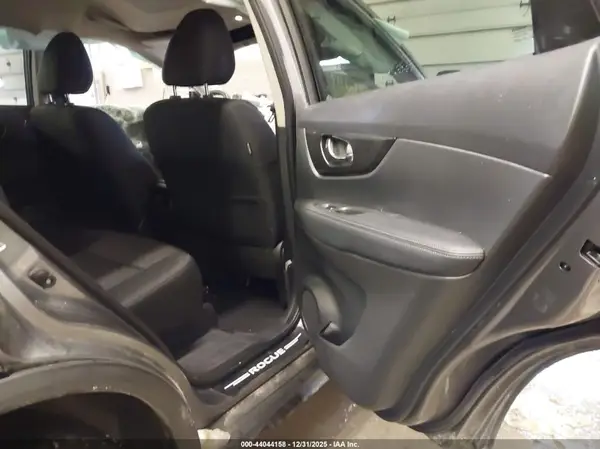 KNMAT2MV4JP610912 2018 NISSAN ROGUE - Image 8