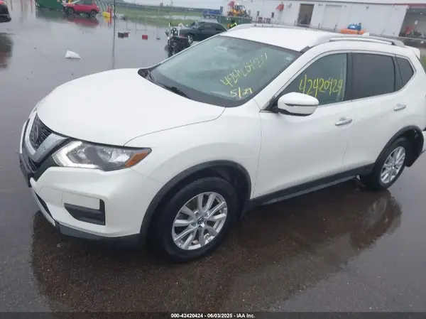 KNMAT2MV4JP611168 2018 NISSAN ROGUE - Image 2