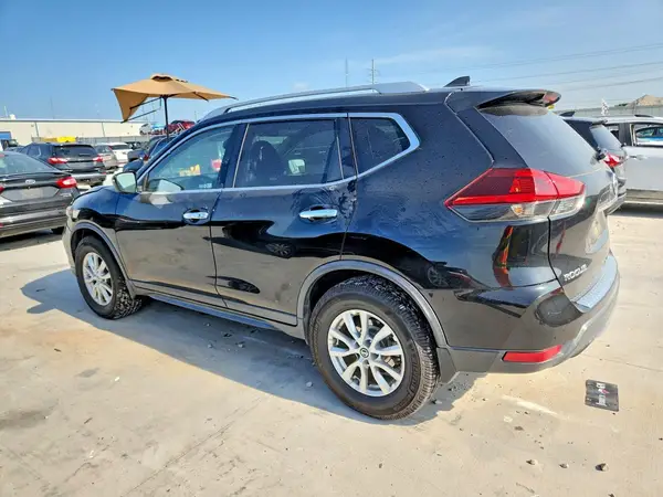 KNMAT2MV4JP611705 2018 NISSAN ROGUE - Image 2