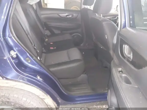 KNMAT2MV4JP612949 2018 NISSAN ROGUE - Image 8