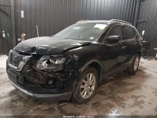 KNMAT2MV4JP620162 2018 NISSAN ROGUE - Image 2